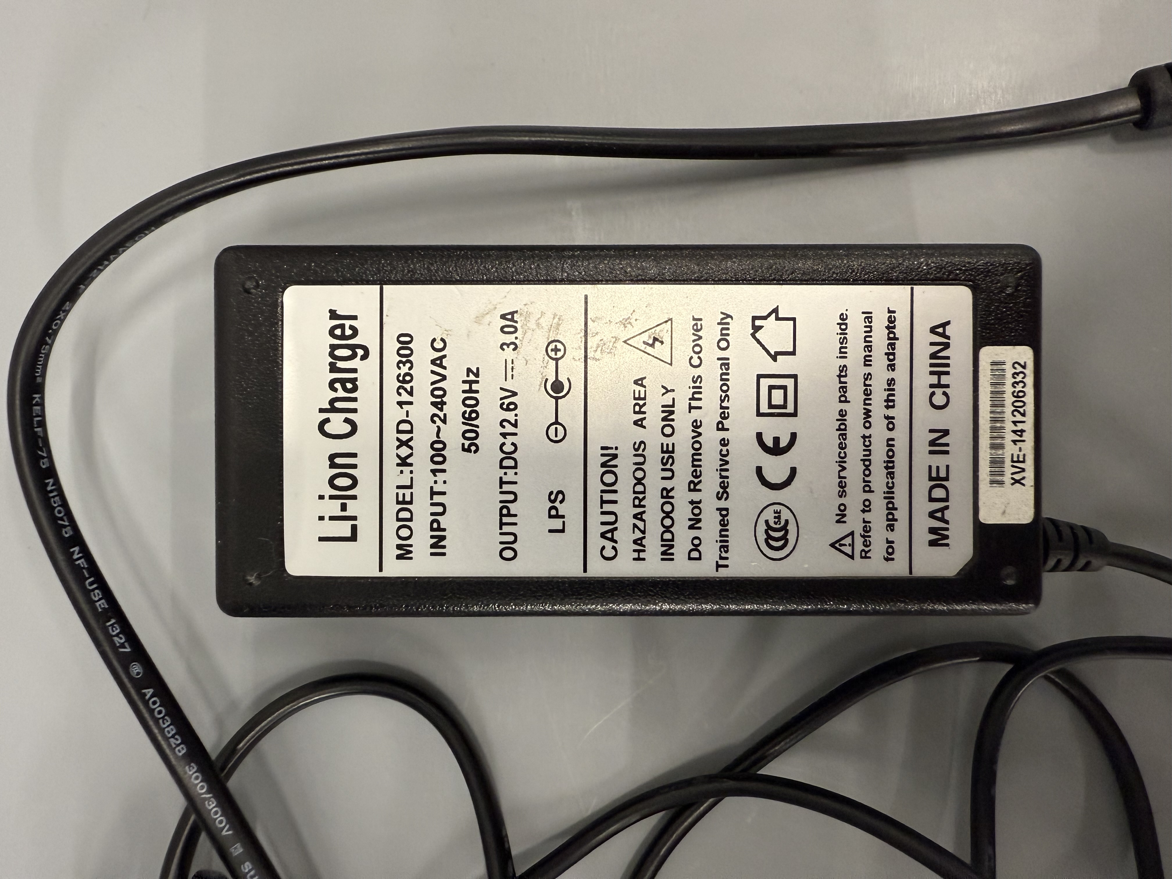 KXD-126300 Li-ion charger, 100~240VAC input, 12.6VDC @ 3.0A output